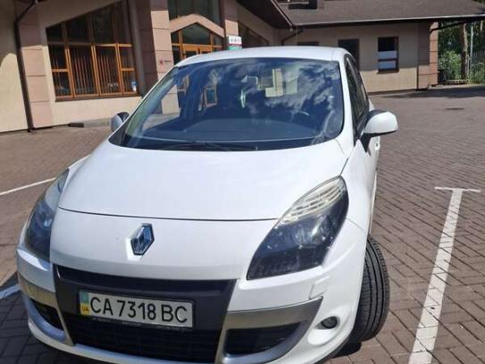 Renault Scenic 2011 in Raten