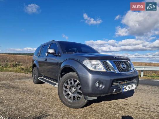 Nissan Pathfinder 2011г. в рассрочку