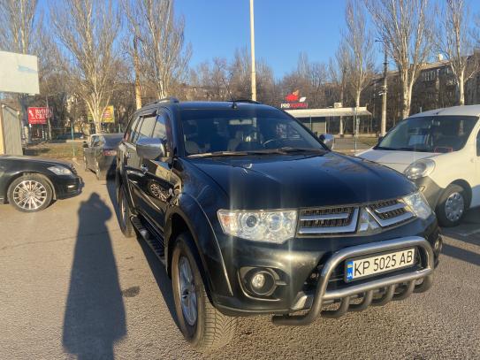 Mitsubishi Pajero sport
                    2015г. в рассрочку