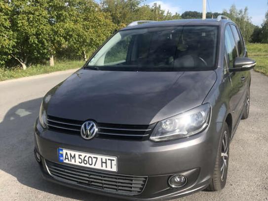 Volkswagen Touran 2011р. у розстрочку