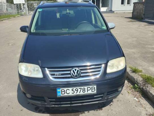 Volkswagen Touran                          2006г. в рассрочку