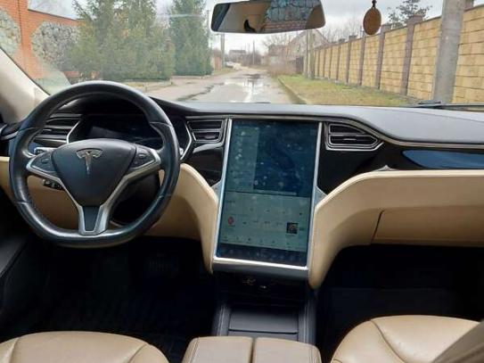 Tesla Model s                         2015г. в рассрочку