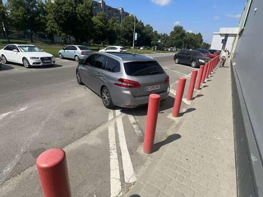 Peugeot 308                             2015г. в рассрочку