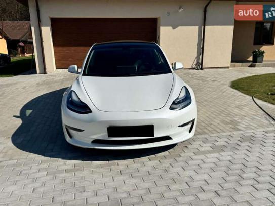 Tesla Model 3 2020р. у розстрочку