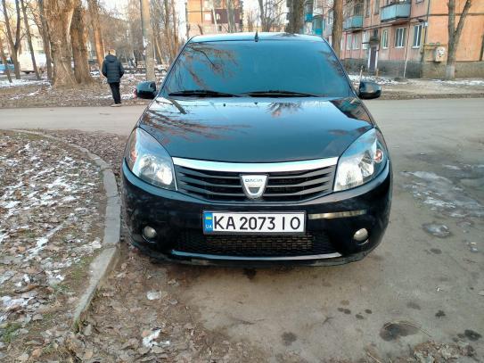 Dacia Sandero                         2010г. в рассрочку