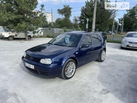 Volkswagen Golf 2003г. в рассрочку