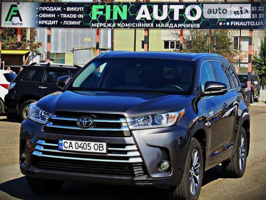 Toyota Highlander 2017р. у розстрочку