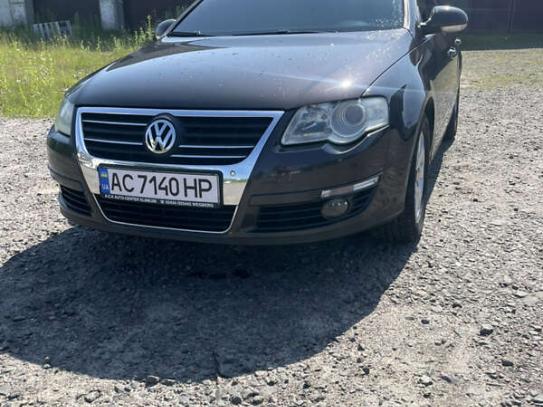 Volkswagen Passat                          2005г. в рассрочку