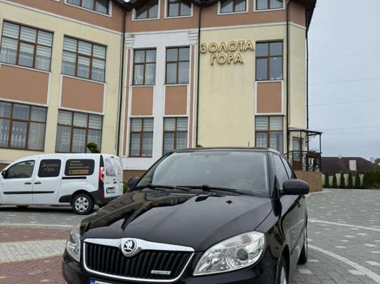 Skoda Fabia                           2011г. в рассрочку