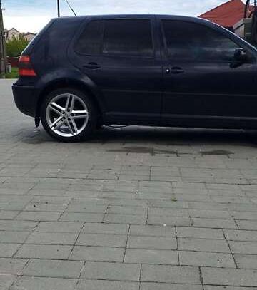 Volkswagen Golf 2000р. у розстрочку