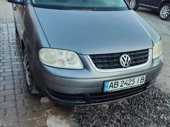 Volkswagen Touran
                          2006г. в рассрочку