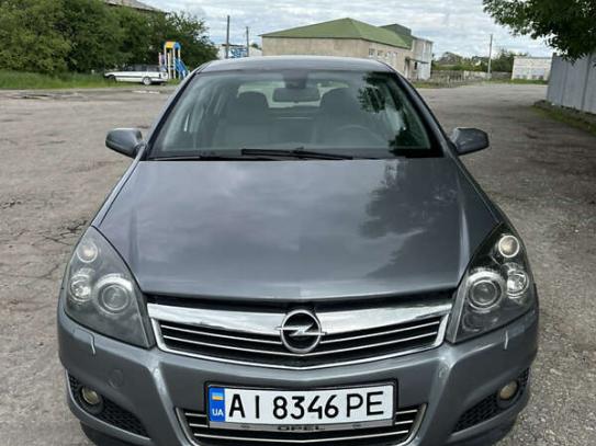 Opel Astra                           2004г. в рассрочку