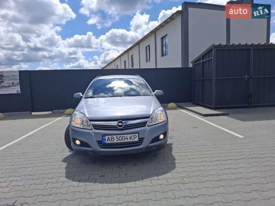 Opel Astra                           2009г. в рассрочку