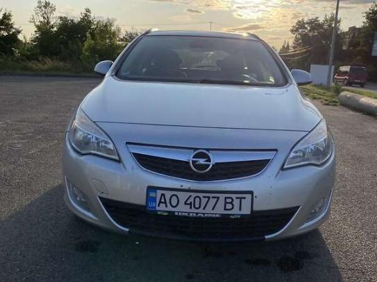 Opel Astra                           2011г. в рассрочку
