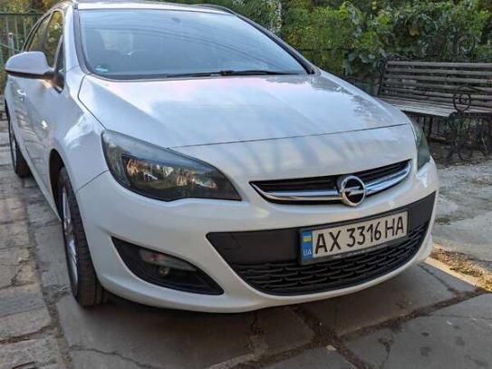 Opel Astra sports tourer 2014г. в рассрочку