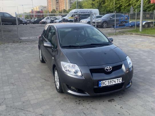 Toyota Auris                           2007г. в рассрочку