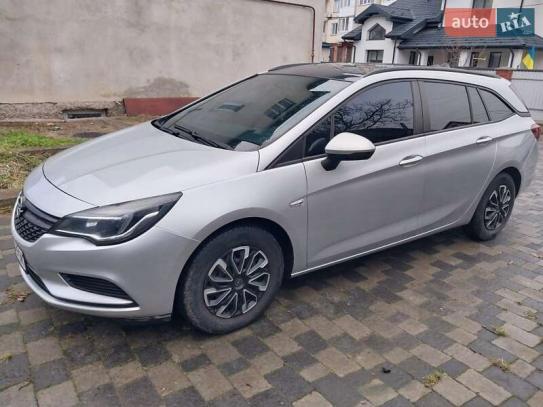 Opel Astra 2016р. у розстрочку