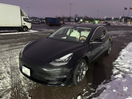 Tesla Model 3                         2018г. в рассрочку