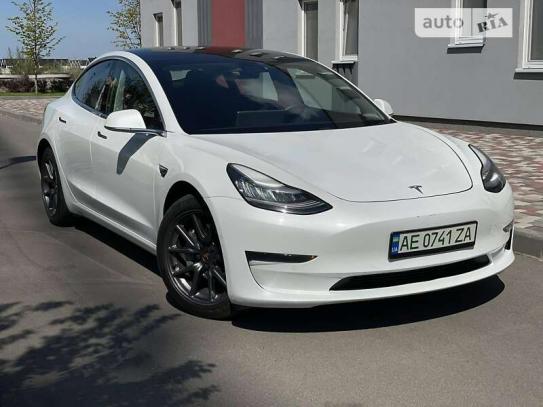 Tesla Model 3 2019г. в рассрочку