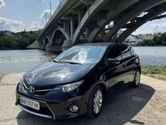 Toyota Auris                           2014г. в рассрочку