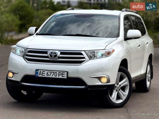 Toyota Highlander
                      2011г. в рассрочку