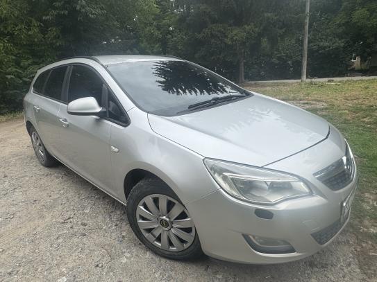 Opel Astra                           2012г. в рассрочку