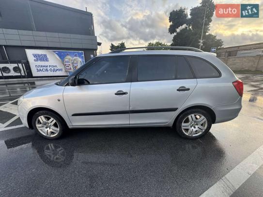Skoda Fabia                           2010г. в рассрочку