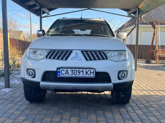 Mitsubishi Pajero sport 2011р. у розстрочку