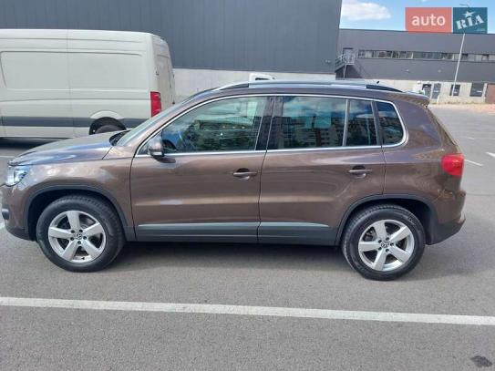 Volkswagen Tiguan
                          2013г. в рассрочку