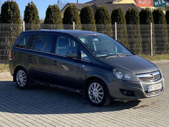 Opel Zafira                          2011г. в рассрочку