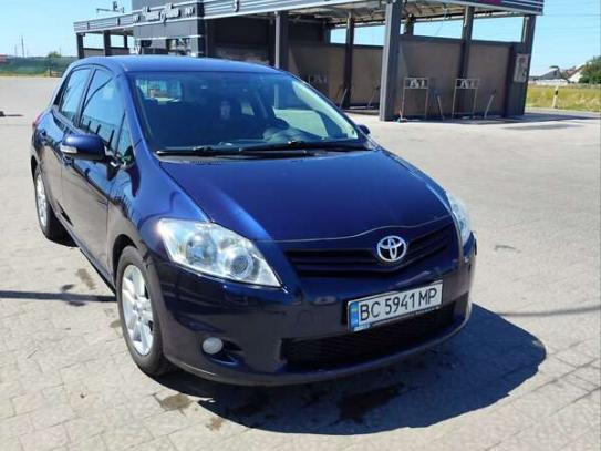 Toyota Auris                           2010г. в рассрочку