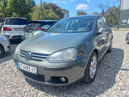 Volkswagen Golf 2003р. у розстрочку