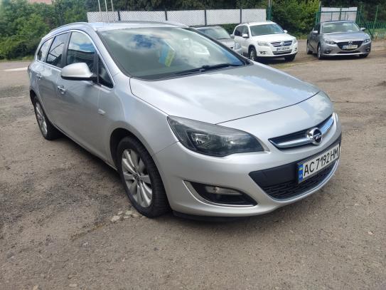 Opel Astra sports tourer             2012г. в рассрочку