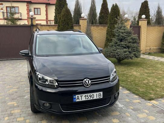 Volkswagen Touran 2014р. у розстрочку