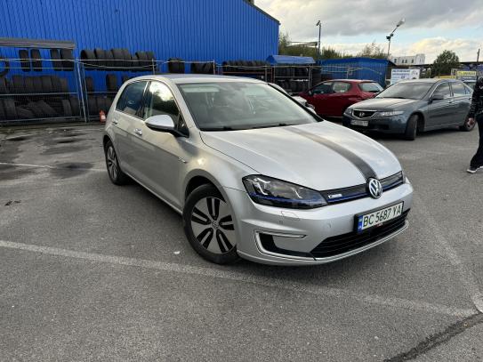 Volkswagen Golf 2016р. у розстрочку