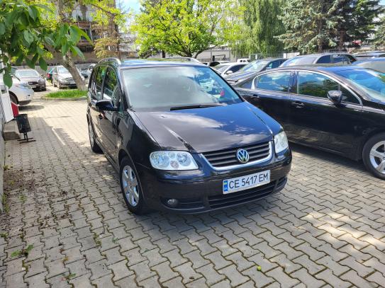 Volkswagen Touran                          2005г. в рассрочку
