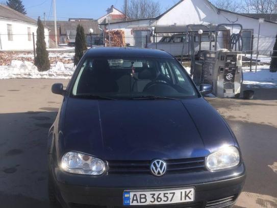 Volkswagen Golf 2002р. у розстрочку