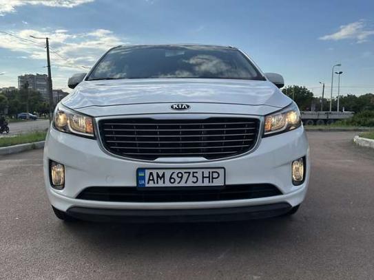 Kia Carnival 2016р. у розстрочку