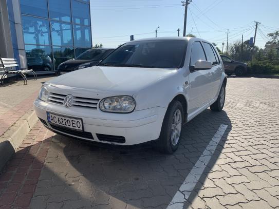 Volkswagen Golf 2003р. у розстрочку