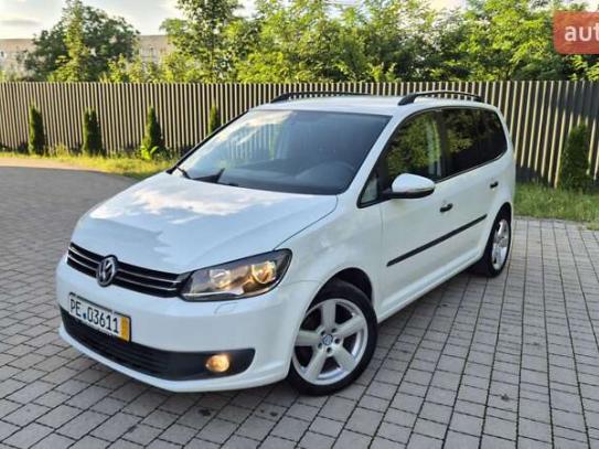 Volkswagen Touran 2015г. в рассрочку