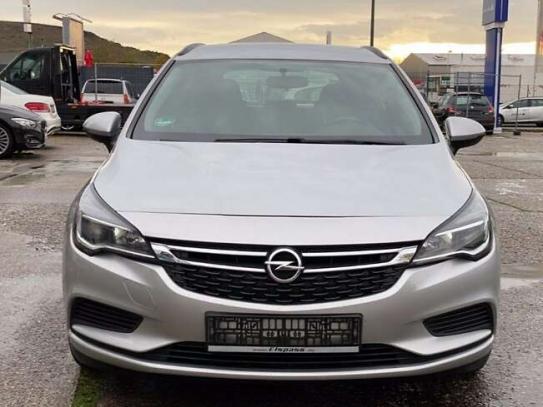 Opel Astra sports tourer 2016г. в рассрочку