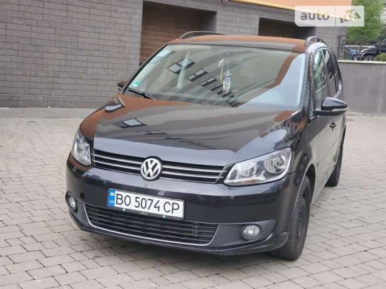 Volkswagen Touran 2015р. у розстрочку