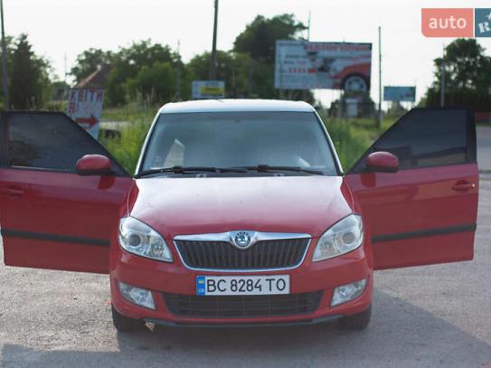 Skoda Fabia                           2011г. в рассрочку