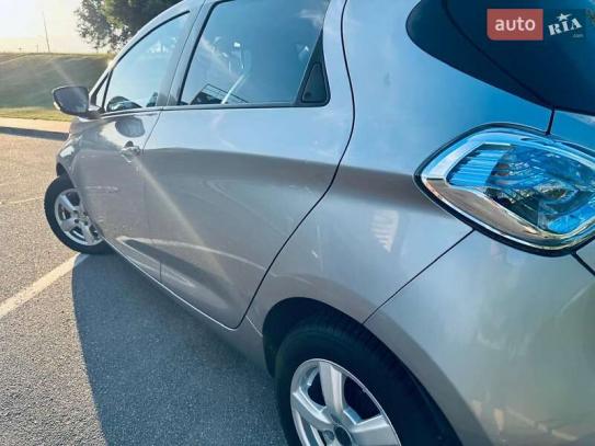 Renault Zoe                             2015г. в рассрочку