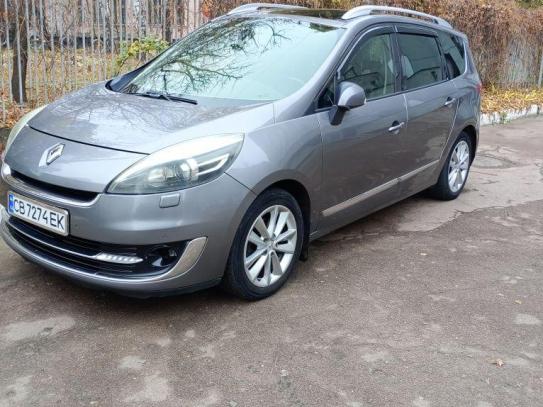 Renault Megane scenic                   2013г. в рассрочку