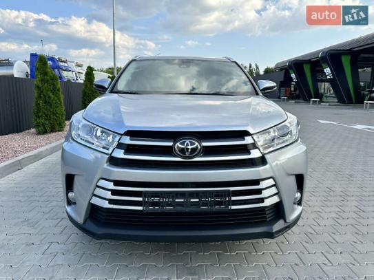 Toyota Highlander 2017р. у розстрочку