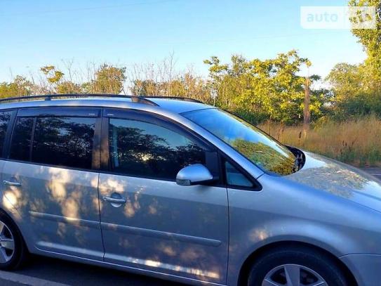 Volkswagen Touran 2003г. в рассрочку