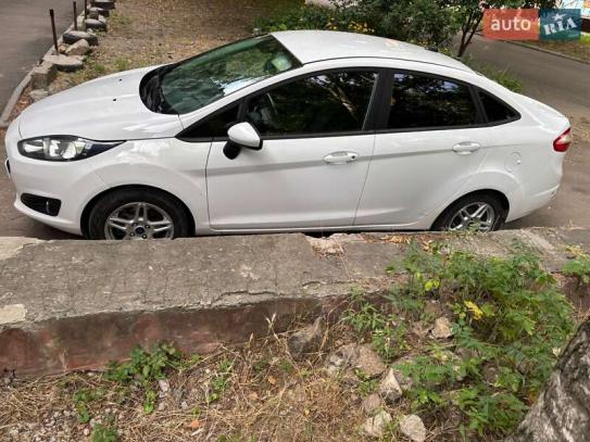 Ford Fiesta                          2017г. в рассрочку