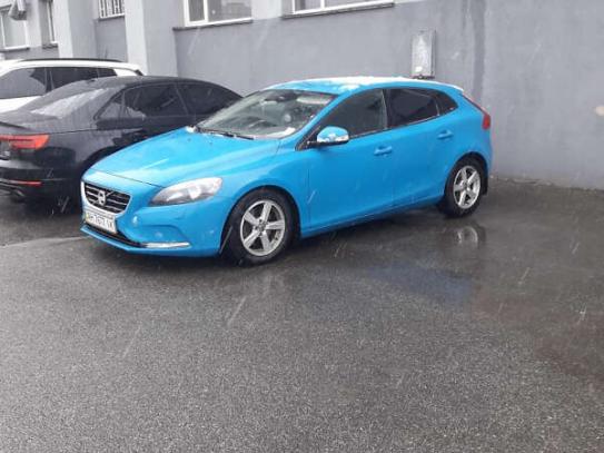 Volvo V40 2013р. у розстрочку
