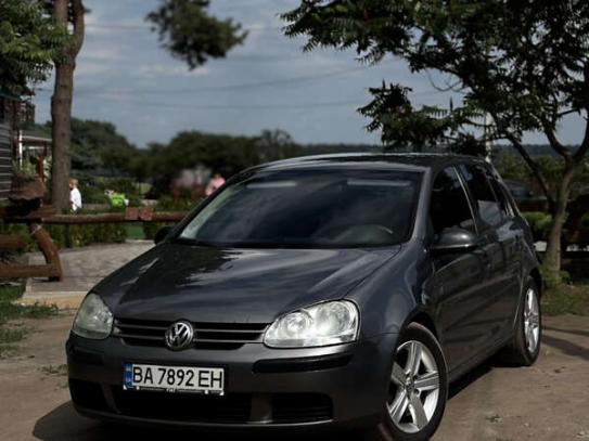 Volkswagen Golf
                            2005г. в рассрочку